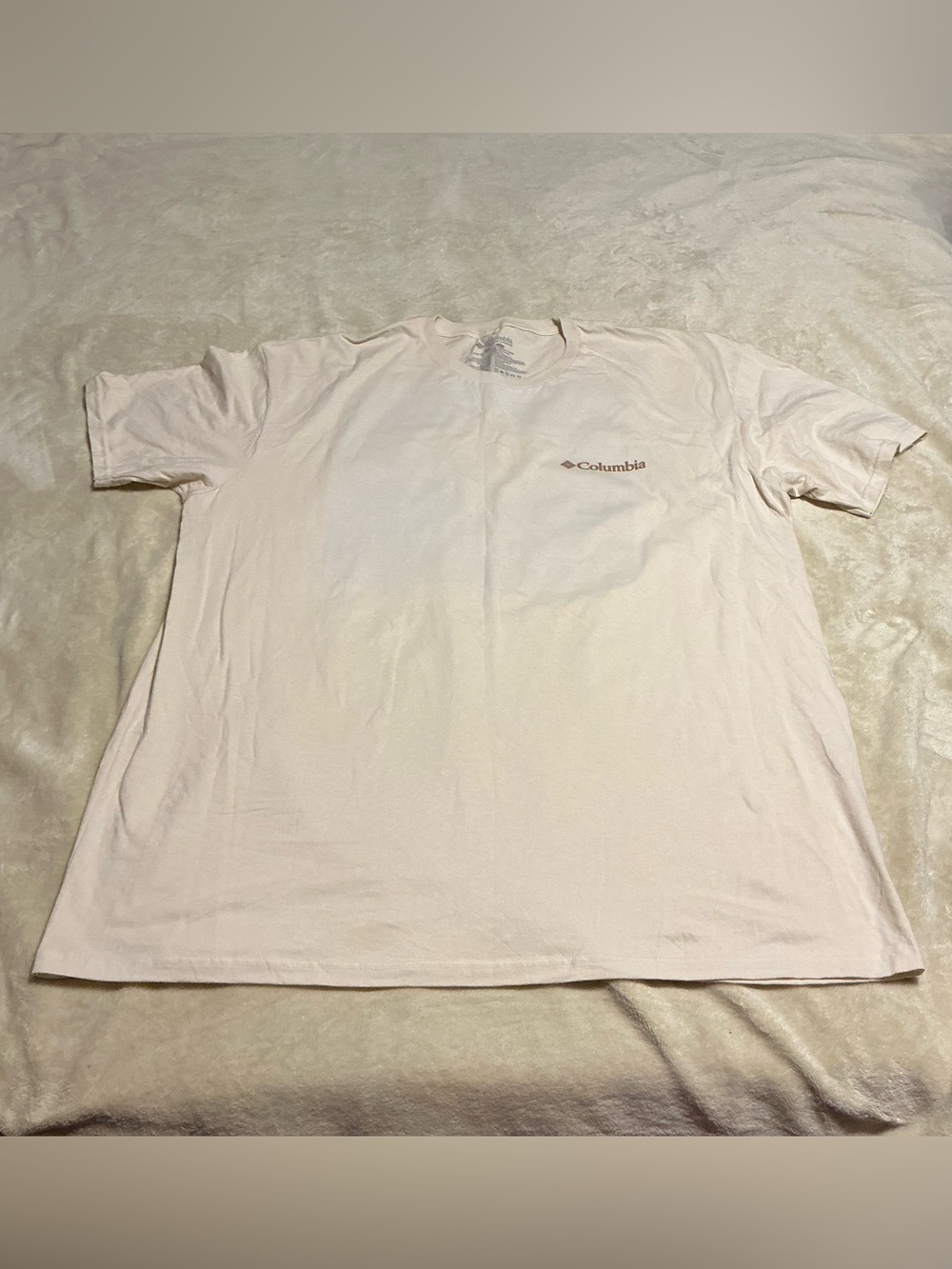 Columbia Men’s Short Sleeve Tee in Light Pink